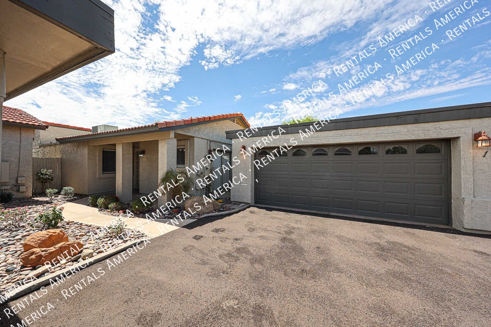 Building Photo - 2507 W Greenway Rd