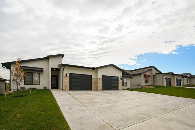 Building Photo - Two Bedroom Twin Villa with 1-Car Garage