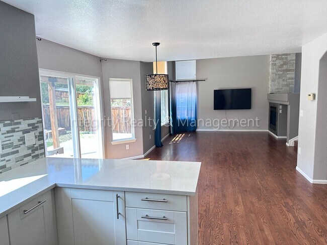 Building Photo - 10163 Foxridge Cir