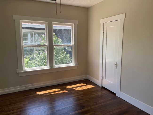 Building Photo - UPDATED!  3 BED, 1 BATH!