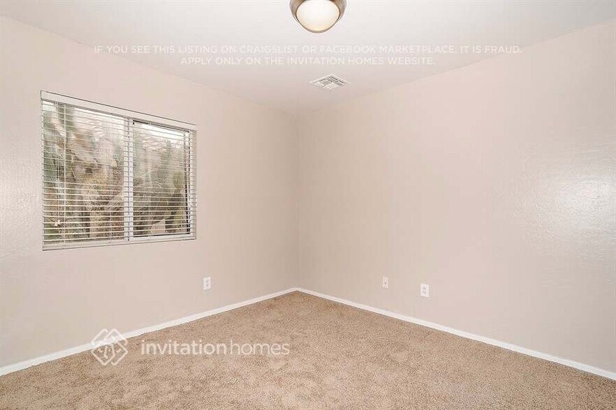 Building Photo - 12119 W Columbine Dr