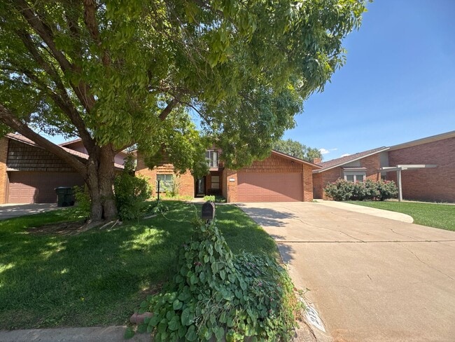 Primary Photo - Two-story, four-bedroom, three-bathroom ho...