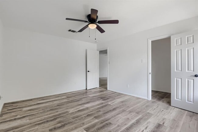 Building Photo - 512 Woodford Dr