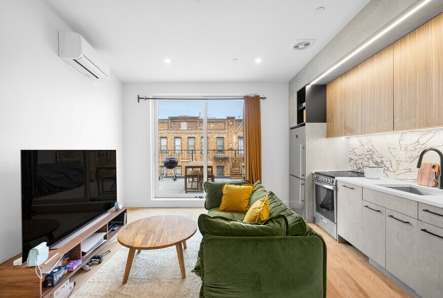 Primary Photo - 1526 Lincoln Pl