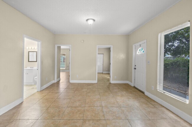 Building Photo - 3721 Henry Ave