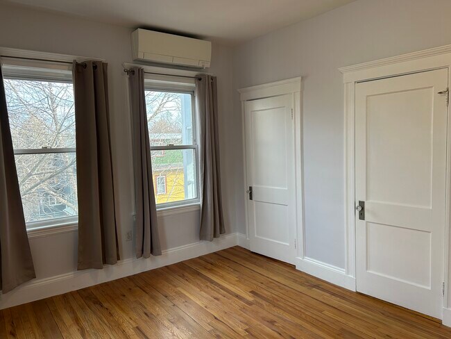 Building Photo - 69 Standish St