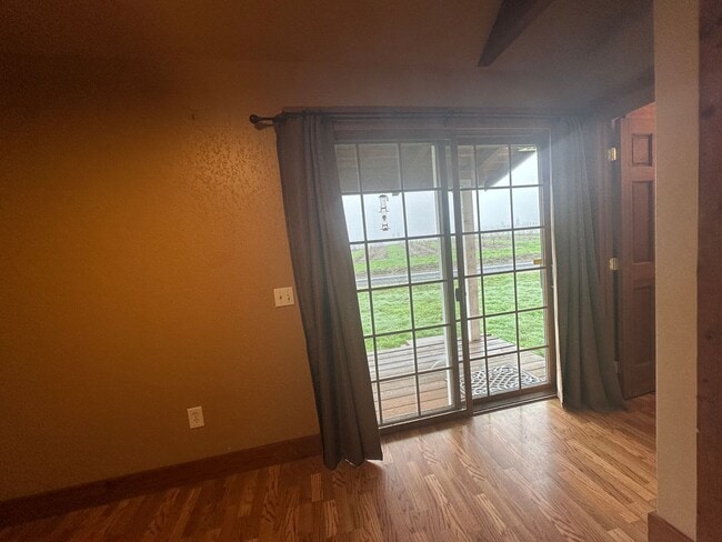 Building Photo - 4645 NE Elliott Cir