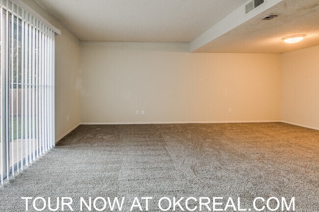 Building Photo - 1207 Lakecrest Dr