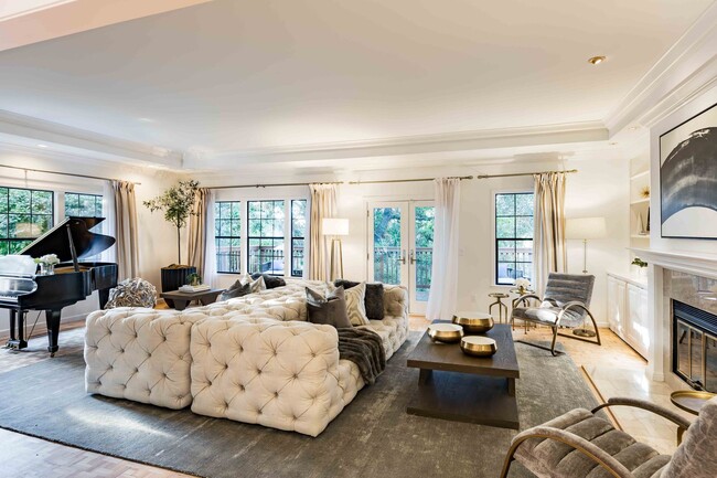 Building Photo - Luxurious Short Term Lease in Atherton: Ov...
