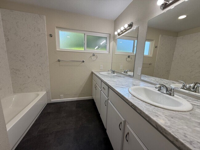 Building Photo - 5851 El Zuparko Dr