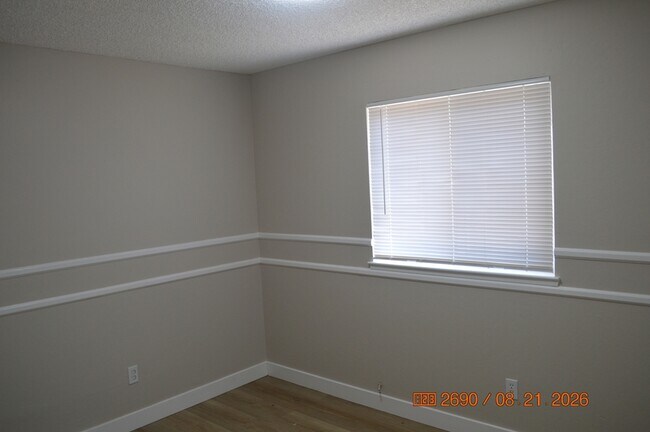 Building Photo - 632 Walnut Ave