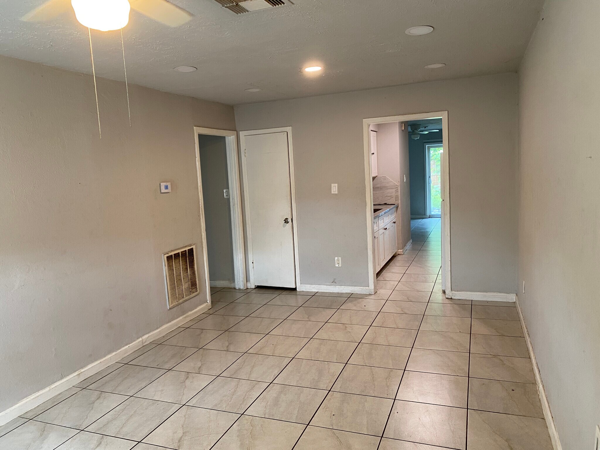 Building Photo - 8019 Beech Cove Ln