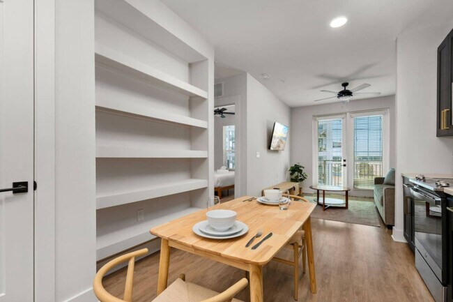 Building Photo - 1116 Gramercy Ln