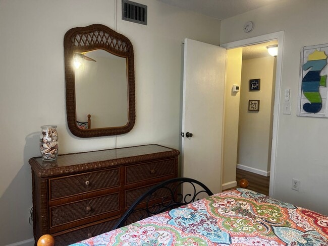 Building Photo - 2BD/1BA on Venice Island