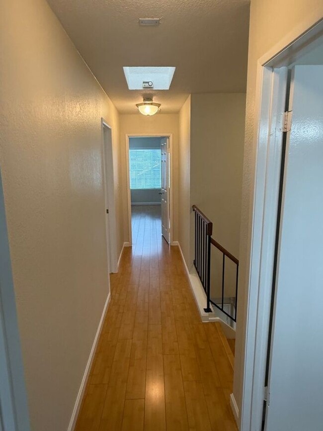 Building Photo - Beautiful Spacious 4-bedroom, 2.5-bathroom...