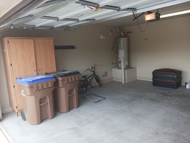 Building Photo - Resort-Style Amenities in Anthem Merrill Ranch!