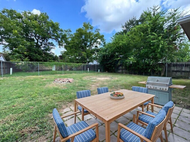 Building Photo - 9606 Shady Tree Ln