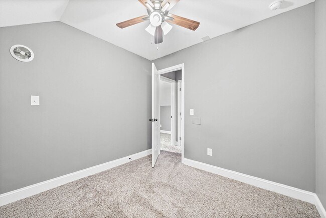 Building Photo - Pet Friendly Four Bedroom!