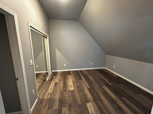 Building Photo - Renovated 2BR Home with Parking & Outdoor Space – Near Lake Merritt