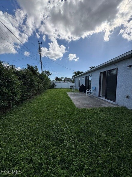 Building Photo - 3803 Chiquita Blvd S