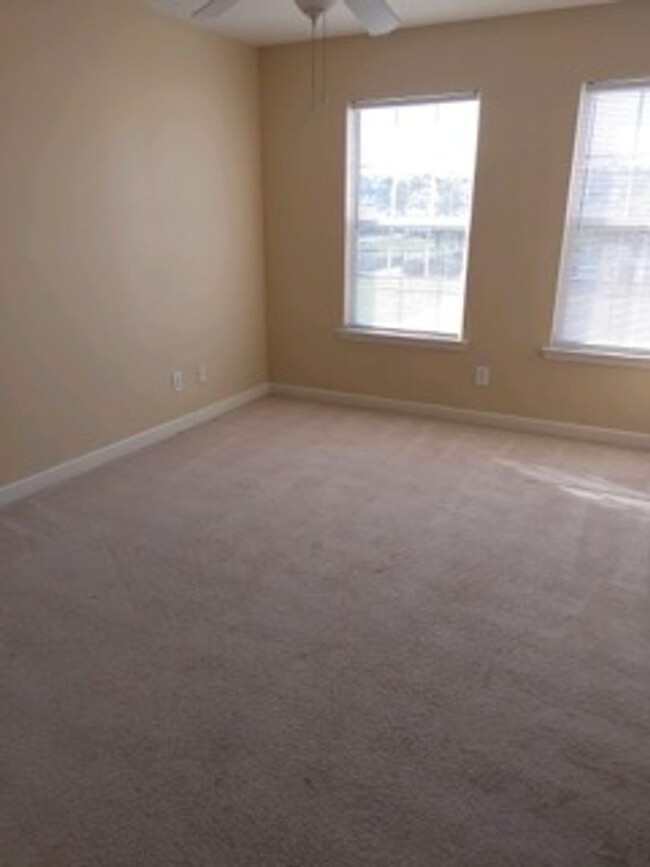 Building Photo - Spacious 4-Bedroom Home - Available for Rent!