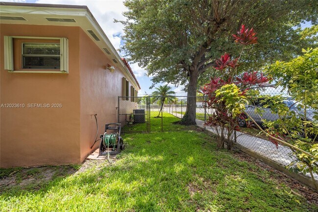 Building Photo - 540 SW 60th Ave