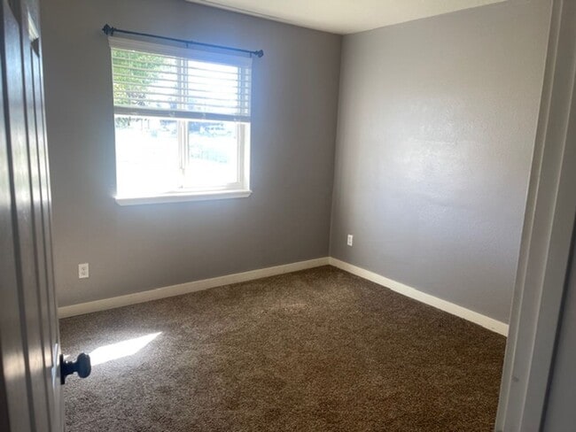 Building Photo - 1604 N Lea St