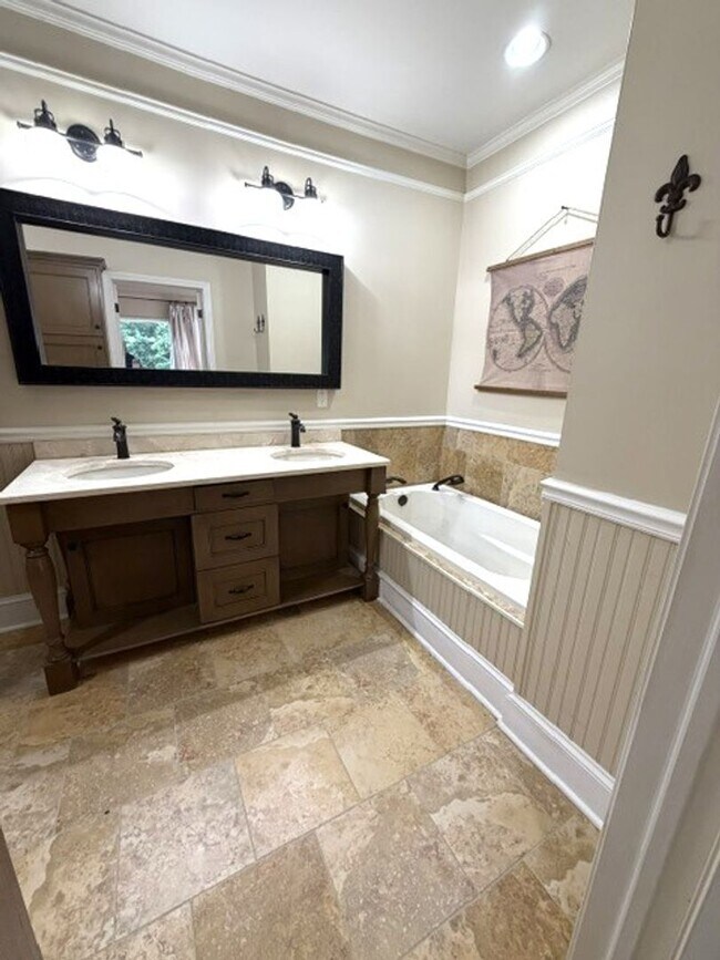 Building Photo - Beautiful and Spacious Home in Historic Bellwood in Downtown Northport