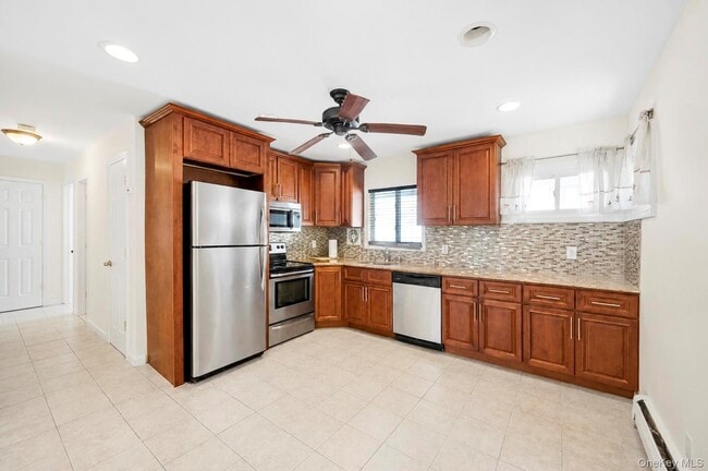 Building Photo - 3173 Roxbury Ln