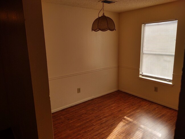 Building Photo - 240-242-242 Craddock Ave
