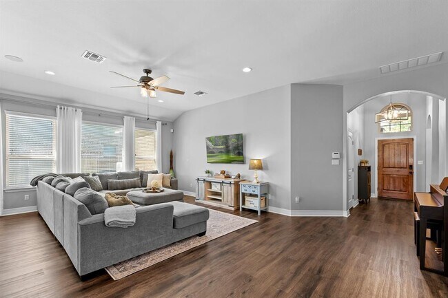 Building Photo - 112 Coral Bean Way