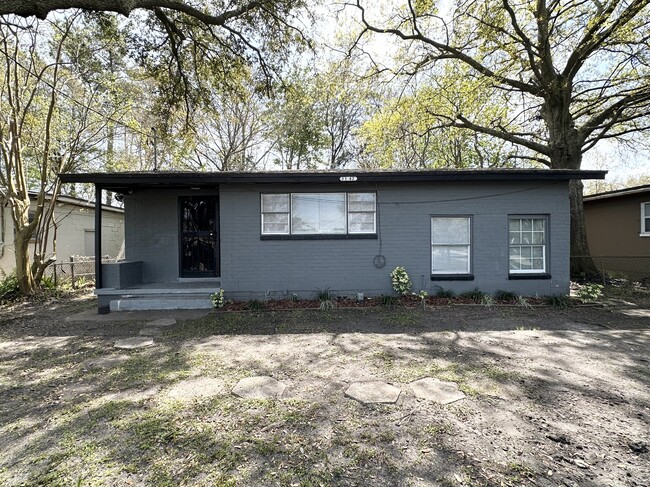 Primary Photo - 3142 W 6th St
