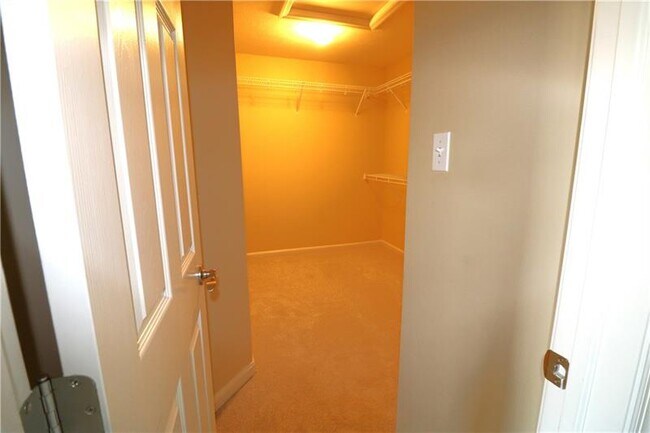 Building Photo - 2014 Trillium Ct