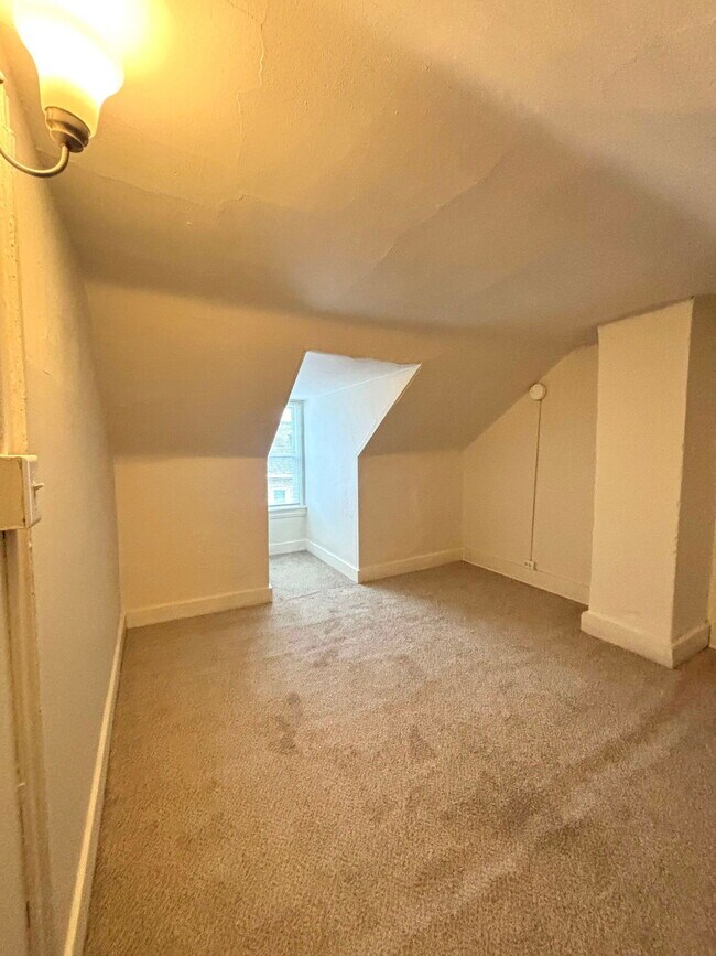 Building Photo - 513 Green St