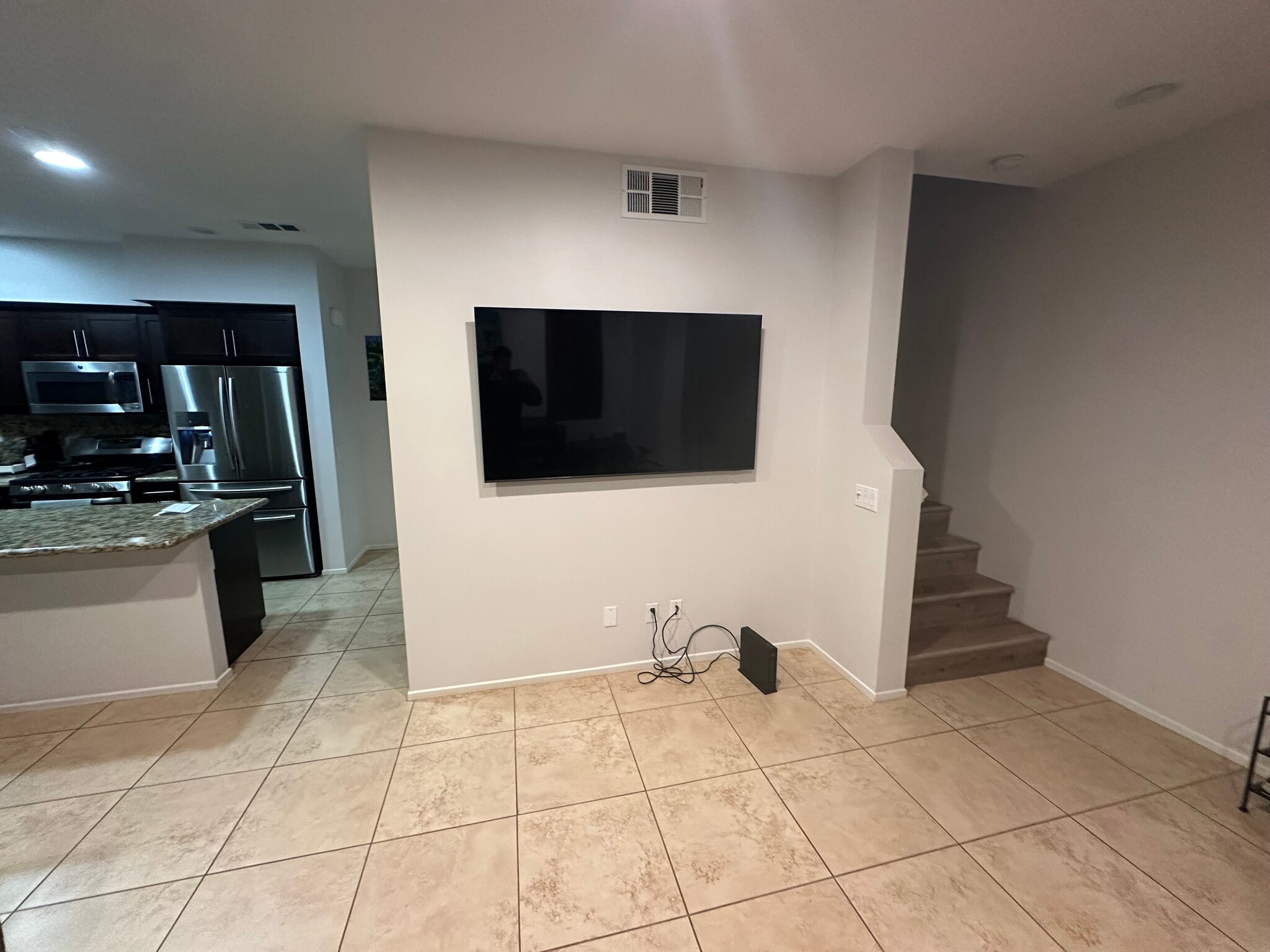 Building Photo - 315 Royal Gln