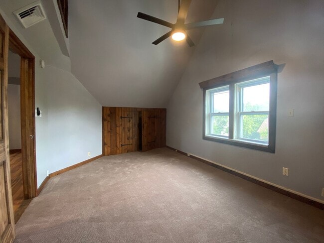 Building Photo - Downer upper house