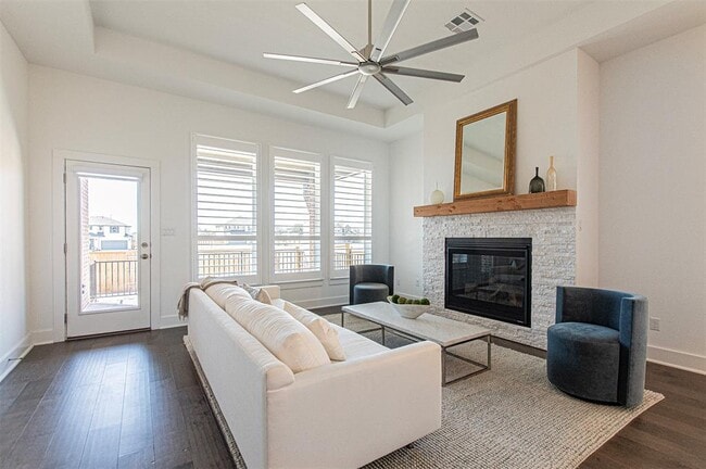 Building Photo - 215 Milam Crk Dr