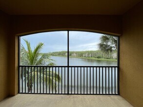 Building Photo - Beautiful 2/2 Condo in Treviso Bay w/ Tran...