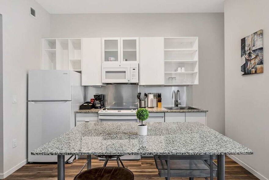 Building Photo - 9-JAN-JAN E 4th St