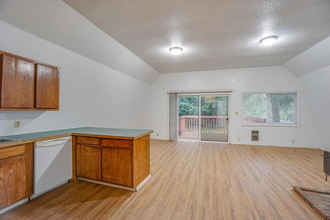 Building Photo - COUNTRY LIVING JUST OUTSIDE Of washougal