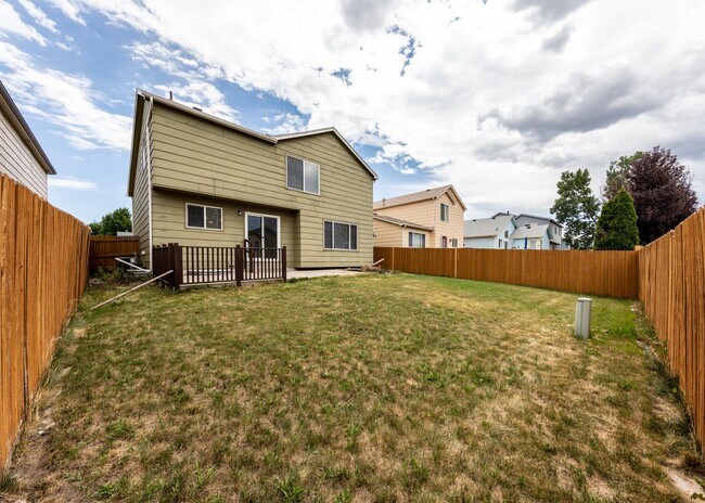 Building Photo - Newly Updated 4 Bed Home Centrally Located