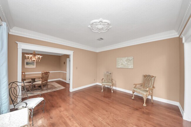 Building Photo - 5214 Norborne Ln