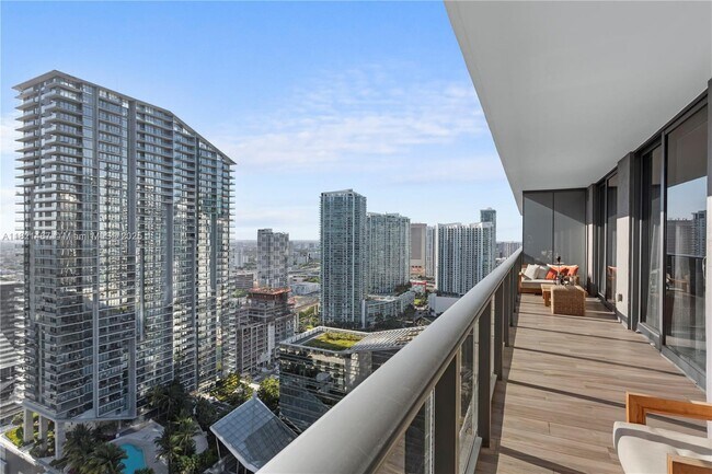 Building Photo - 801 S Miami Ave