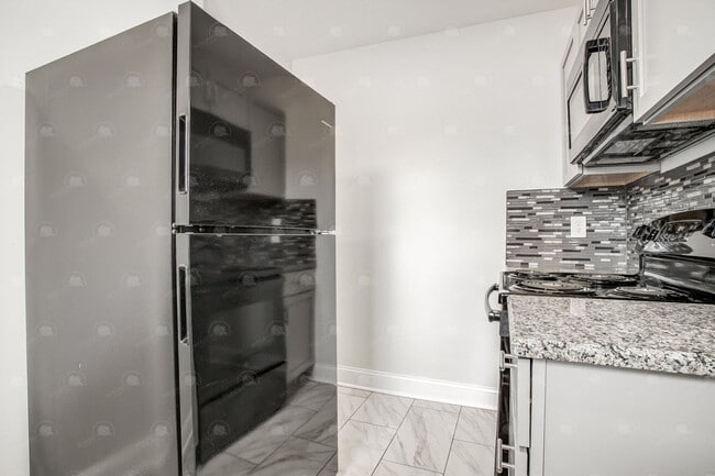 Building Photo - 2510 E 59th St