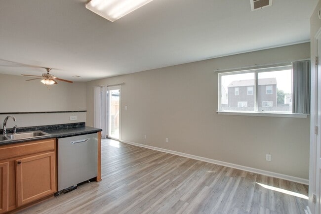 Building Photo - 128 Farmington Dr