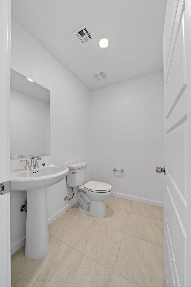 Building Photo - Brand New Townhome in Gated Community in North Las Vegas!