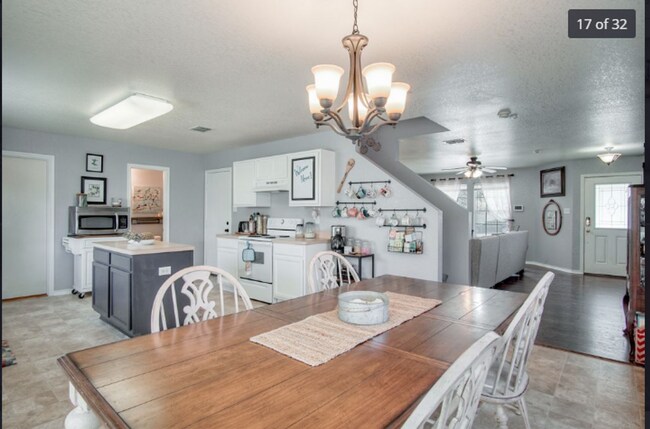 Building Photo - 3 Bed  1/2  Bath  with Large Yard