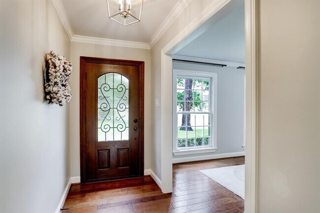 Building Photo - 12731 Trail Hollow Dr