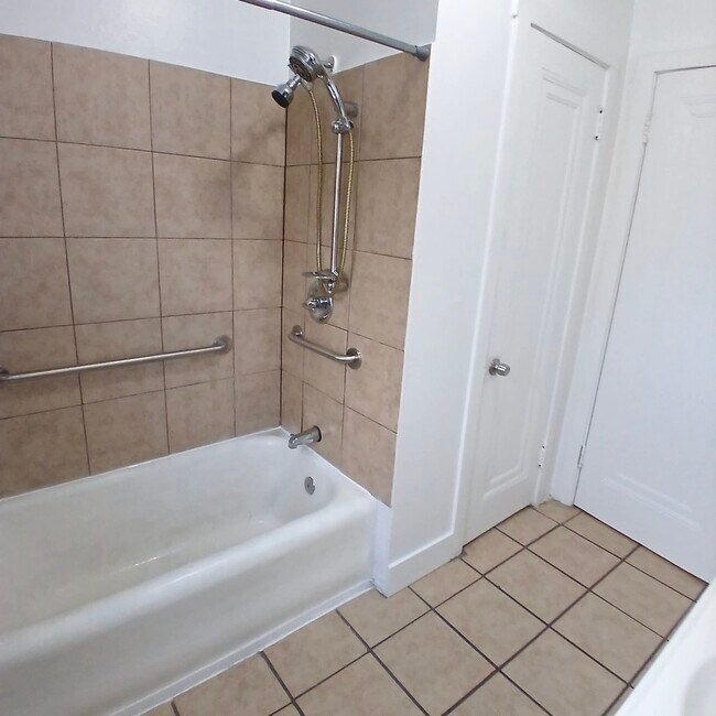 Building Photo - 2056 N Kilpatrick Ave