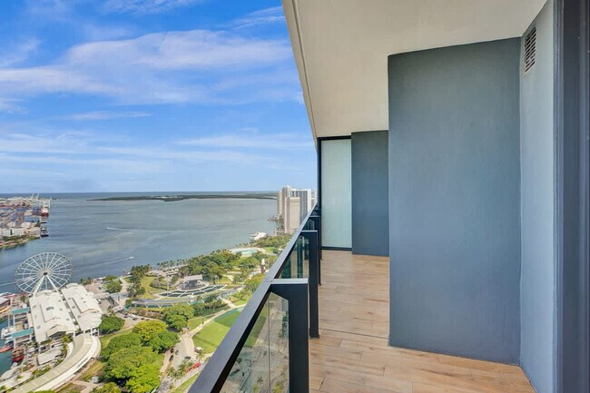 Building Photo - 398 NE 5th St